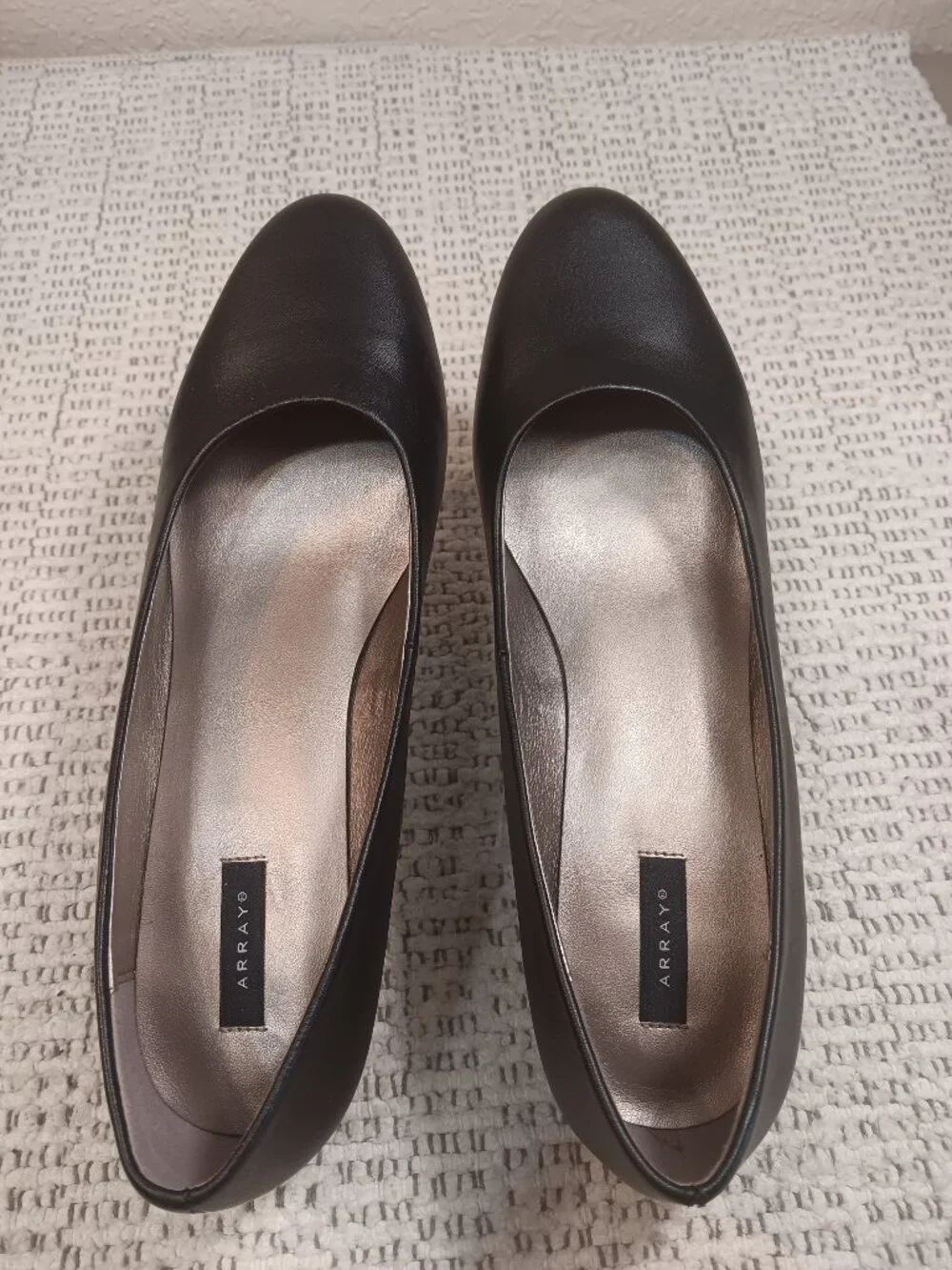 Array women's black leather upper block heel kitten heel pumps sz 9 N